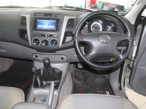 Toyota Hilux 4.0 V6 DCab 4x4 Manual . in Namibia