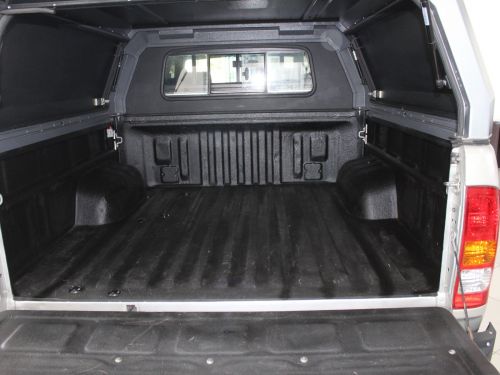 Toyota Hilux 4.0 V6 DCab 4x4 Manual . in Namibia