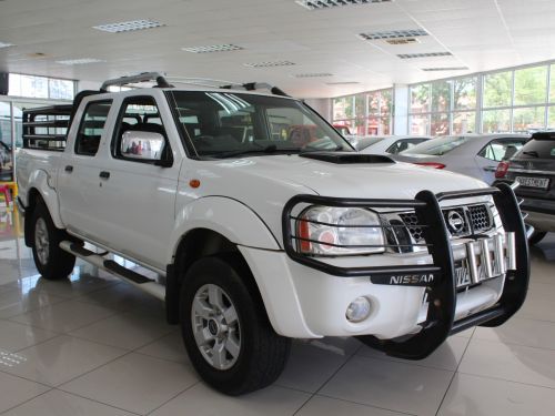 Pre-owned Nissan NP300 2.5 TDI Dcab 4x4 for sale in 
