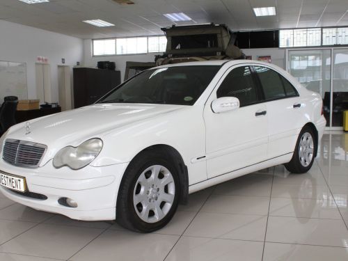 Mercedes-Benz C180 Kompressor A/T in Namibia