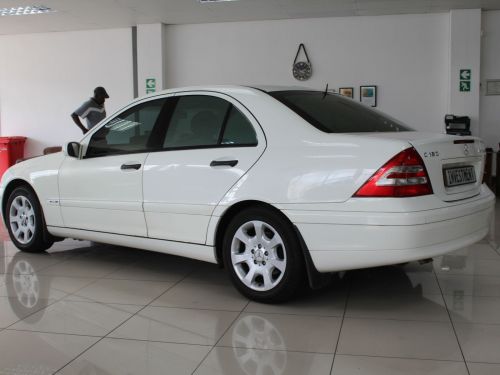 Mercedes-Benz C180 Kompressor A/T in Namibia