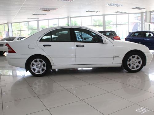 Mercedes-Benz C180 Kompressor A/T in Namibia