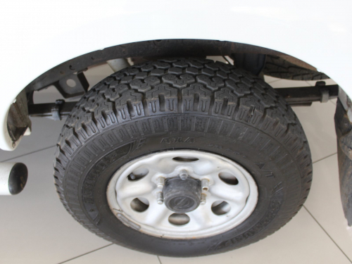 Nissan Np300 2.4i in Namibia