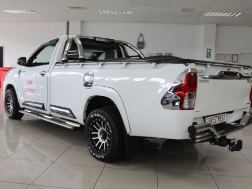Toyota Hilux 2.0 VVTI in Namibia