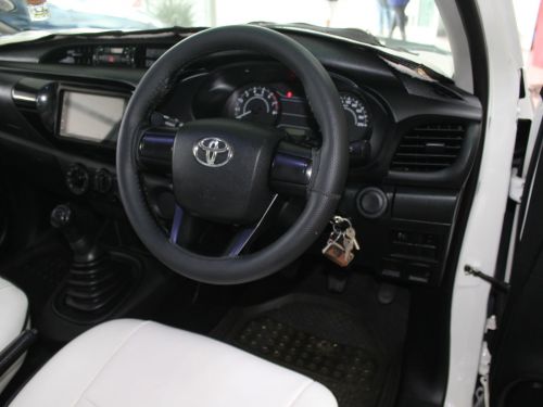 Toyota Hilux 2.0 VVTI in Namibia