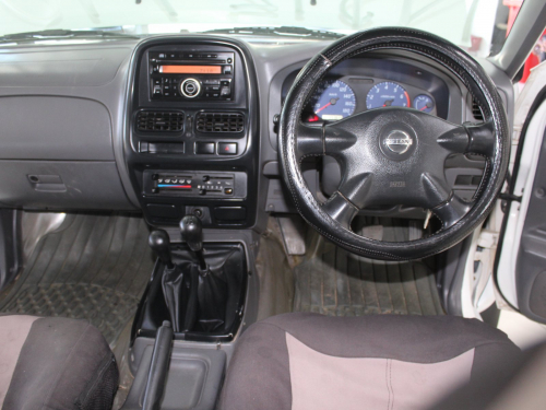 Nissan Nissan Np300 2.4i in Namibia