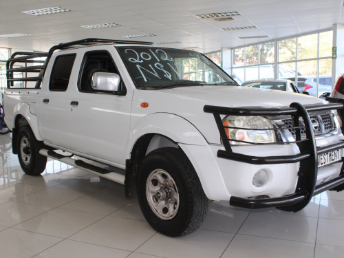Nissan Nissan Np300 2.4i in Namibia