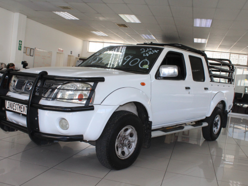 Used Nissan Nissan Np300 2.4i for sale in Windhoek