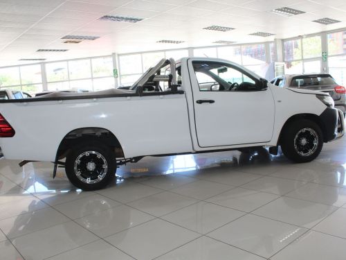 Toyota Hilux 2.0 VVTI in Namibia