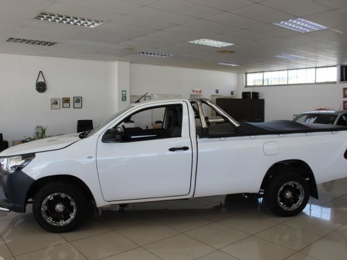 Toyota Hilux 2.0 VVTI in Namibia