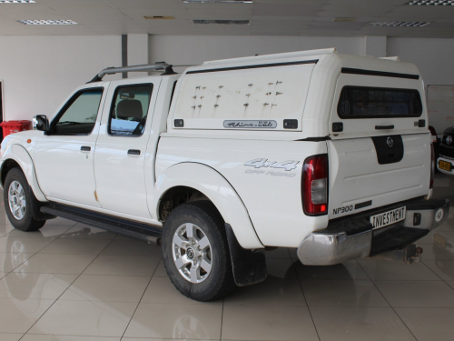 Nissan NP300 2.5 TDI DC in Namibia