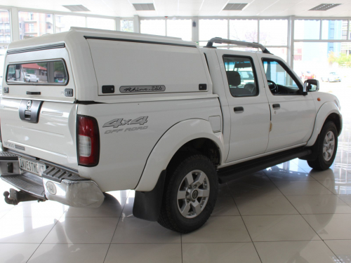 Nissan NP300 2.5 TDI DC in Namibia