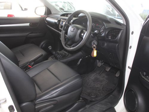 Toyota Hilux 2.0 VVTI in Namibia