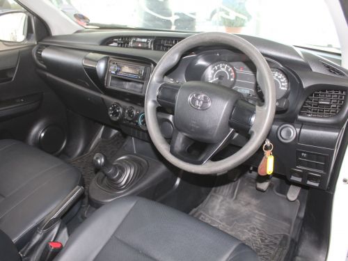 Toyota Hilux 2.0 VVTI in Namibia