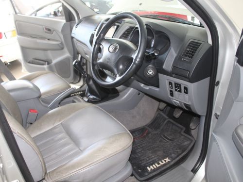 Toyota Toyota Hilux 4.0 V6 4x4 Dcab MT in Namibia