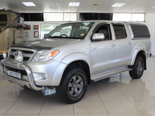 Toyota Toyota Hilux 4.0 V6 4x4 Dcab MT in Namibia
