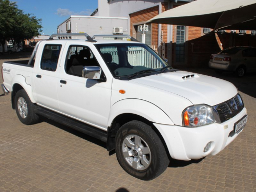 Nissan NP300 2.5CDI D/C 4X4 in Namibia