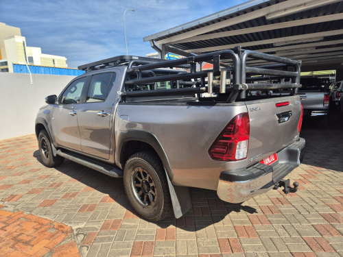Toyota Hilux 4.0 D/C Raider AT 4X4 in Namibia