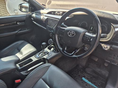 Toyota Hilux 2.8 GD6 D/C LEGEND AT 4X4 in Namibia