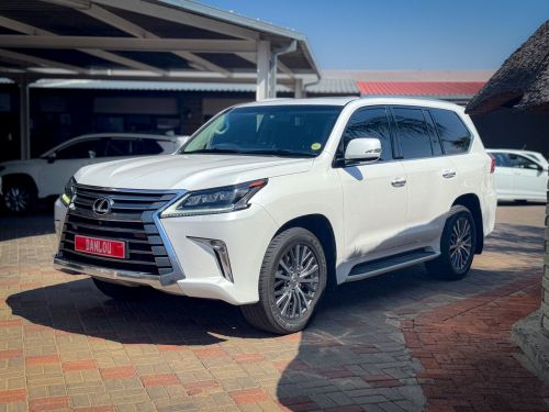 Lexus LX 570 V8 in Namibia