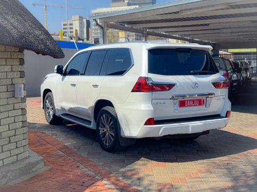 Lexus LX 570 V8 in Namibia