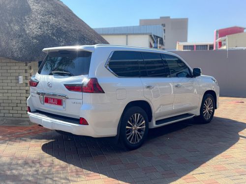 Lexus LX 570 V8 in Namibia