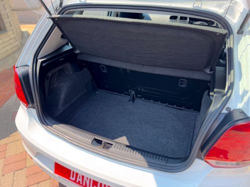 Volkswagen Polo 1.6 A/T C/Line in Namibia