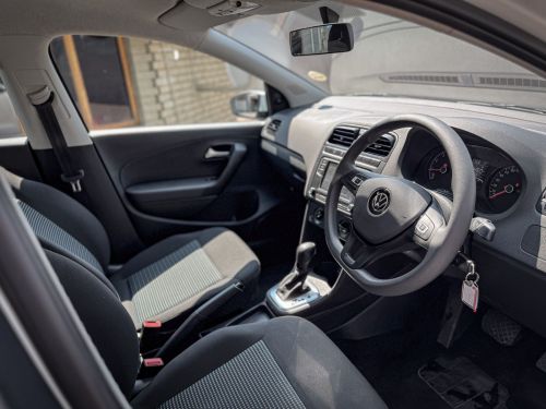 Volkswagen Polo 1.6 A/T C/Line in Namibia