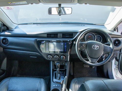 Toyota Corolla 1.6 Prestige CVT in Namibia