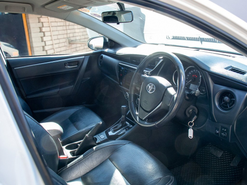 Toyota Corolla 1.6 Prestige CVT in Namibia