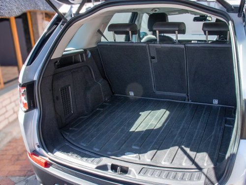 Land Rover Discovery Sport 2.0 Si4 SE in Namibia