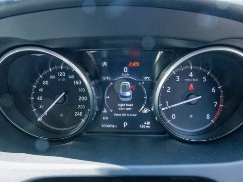 Land Rover Discovery Sport 2.0 Si4 SE in Namibia