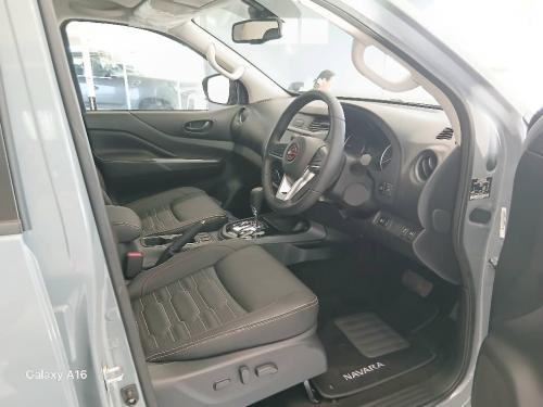 Nissan Navara pro-4x 2.5d 4x4 D/c A/T in Namibia