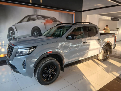 Nissan Navara Pro-4x 2.5d 4x4 D/C A/T (140kw ) in Namibia