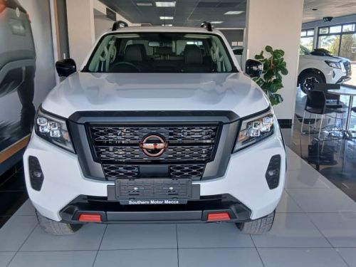 Nissan Navara Pro-4x 2.5d 4x4 A/T D/C in Namibia