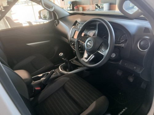 Nissan Navara 2.5d SE Plus 4x4 D/C M/T in Namibia