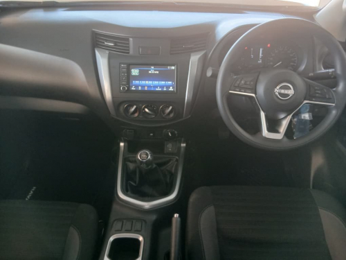 Nissan Navara 2.5d SE Plus 4x4 D/C M/T in Namibia
