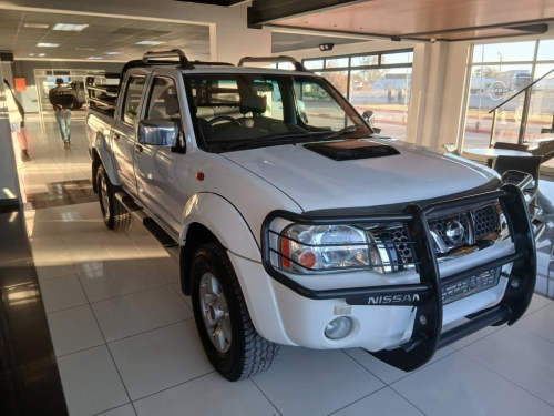 Nissan Np300 2.5d 4x4 D/C in Namibia