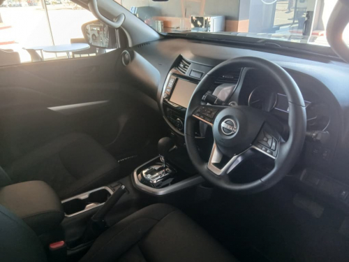 Nissan Navara 2.5d LE Plus 4x4 D/C A/T in Namibia