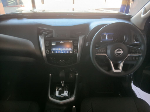 Nissan Navara 2.5d LE Plus 4x4 D/C A/T in Namibia