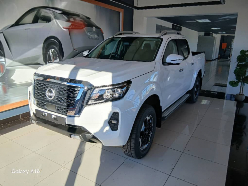 Nissan Navara 2.5D LE Plus 4x4 D/C A/T in Namibia