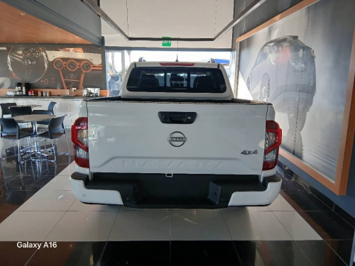 Nissan Navara 2.5D LE Plus 4x4 D/C A/T in Namibia