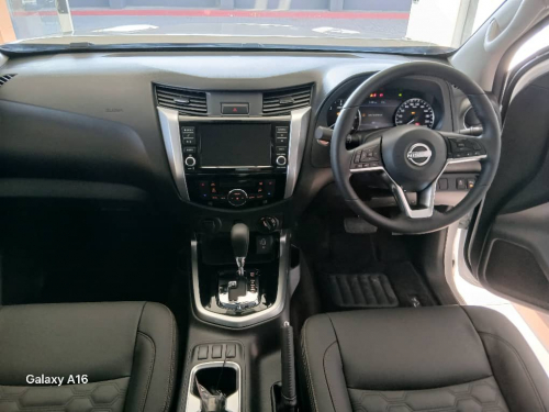 Nissan Navara 2.5D LE Plus 4x4 D/C A/T in Namibia