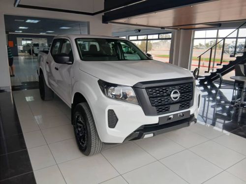 Nissan Navara 2.5D XE 4x4 Plus D/C M/T in Namibia