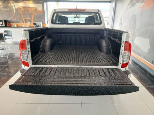 Nissan Navara 2.5D XE 4x4 Plus D/C M/T in Namibia
