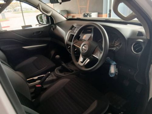 Nissan Navara 2.5D XE 4x4 Plus D/C M/T in Namibia