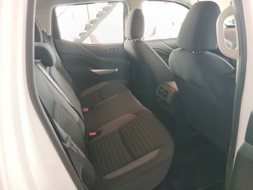 Nissan Navara 2.5D XE 4x4 Plus D/C M/T in Namibia
