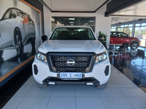 Pre-owned Nissan Navara 2.5d SE Plus 4x4 D/C M/T for sale in 