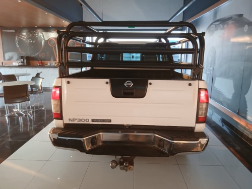 Nissan Hardbody NP300 2.5d 4x4 D/C in Namibia