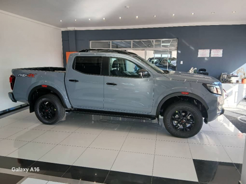 Nissan Navara 2.5d 4x4 Pro-4x D/C A/T in Namibia
